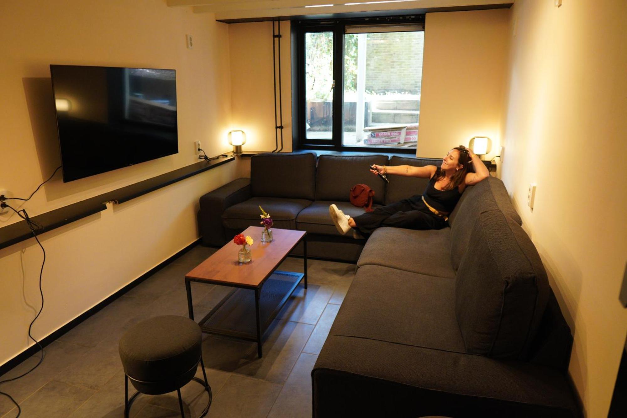 Onefam Amstel Hostel Amsterdam Exterior photo