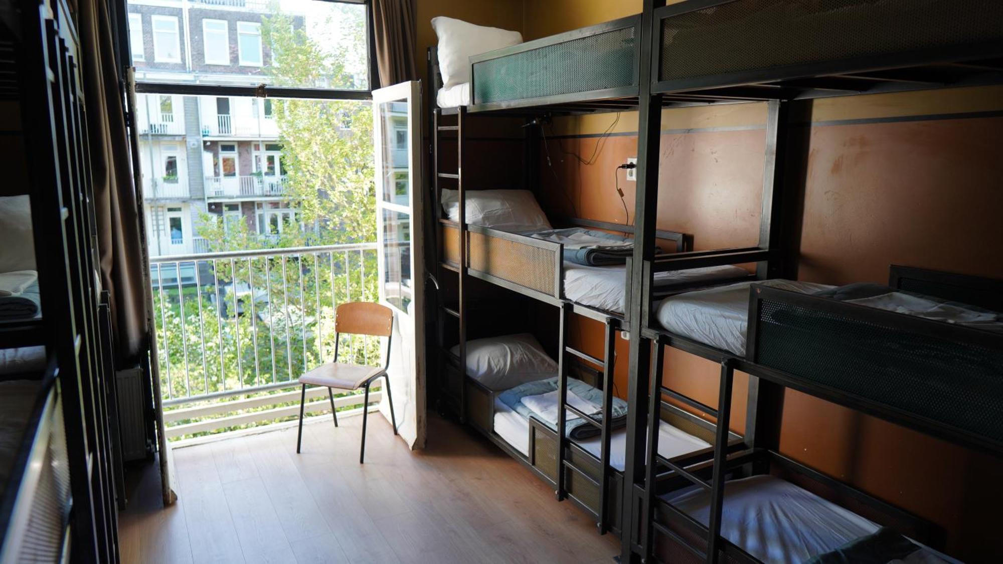 Onefam Amstel Hostel Amsterdam Exterior photo