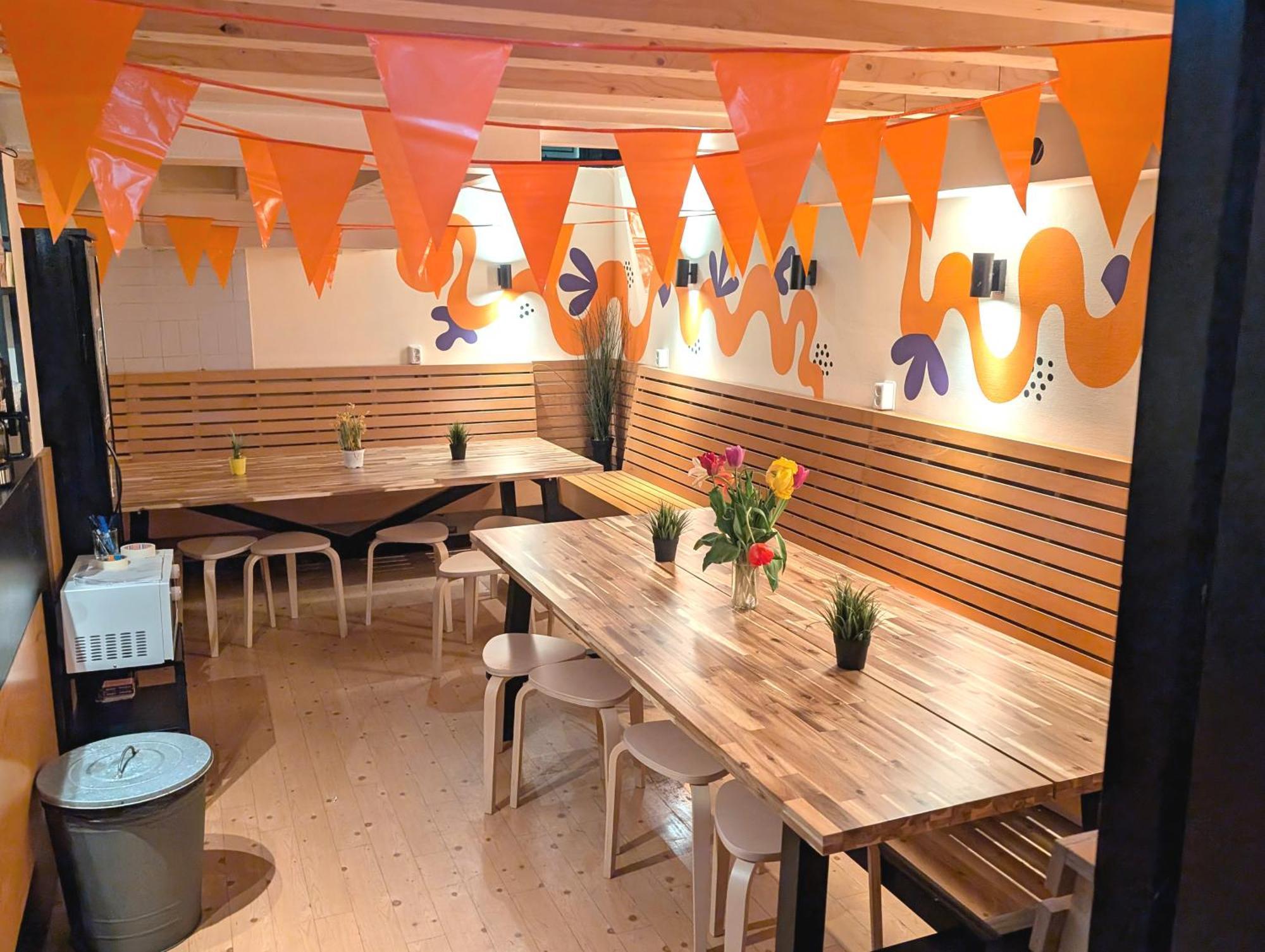 Onefam Amstel Hostel Amsterdam Exterior photo