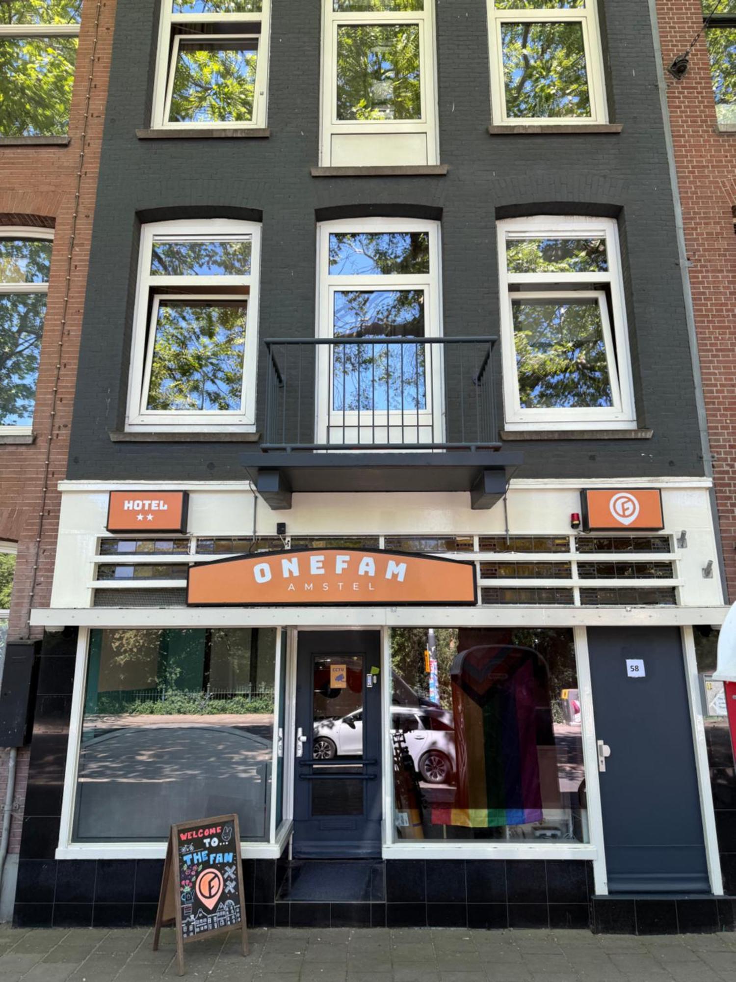 Onefam Amstel Hostel Amsterdam Exterior photo